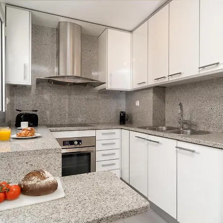 Tsa Sepulveda Apartment